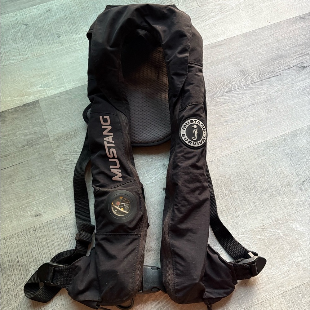 Mustang survival inflatable life jacket